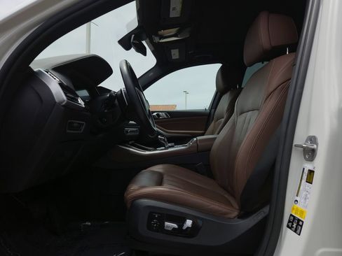 Used 2022 BMW X5 xDrive40i w/ Executive Package AWD/4WD image 9