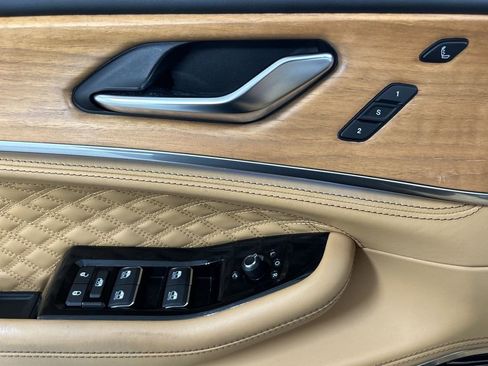 Used 2024 Jeep Grand Cherokee Summit image 11