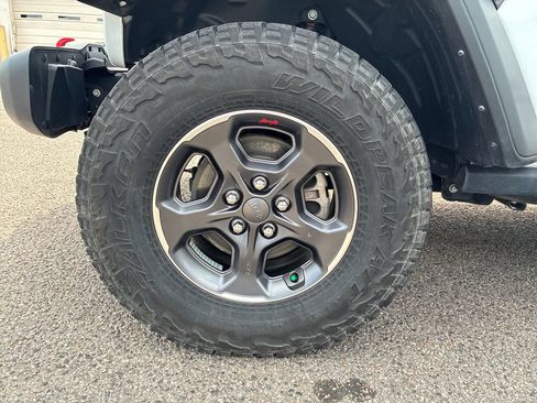 Used 2023 Jeep Gladiator Rubicon w/ Cold Weather Group AWD/4WD image 16