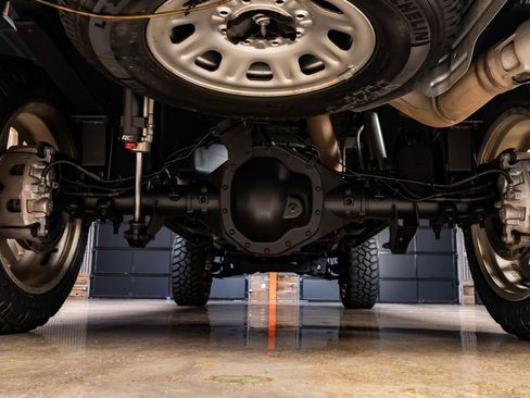 Used 2021 GMC Sierra 2500 AT4 w/ Gooseneck/5TH Wheel Package image 16