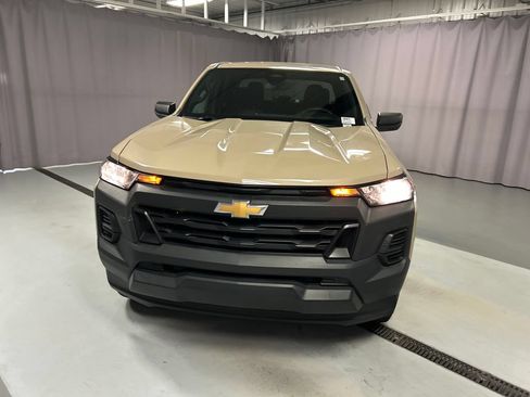 Used 2024 Chevrolet Colorado W/T RWD image 2