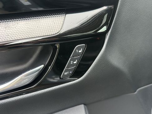Used 2025 Honda CR-V EX-L image 10