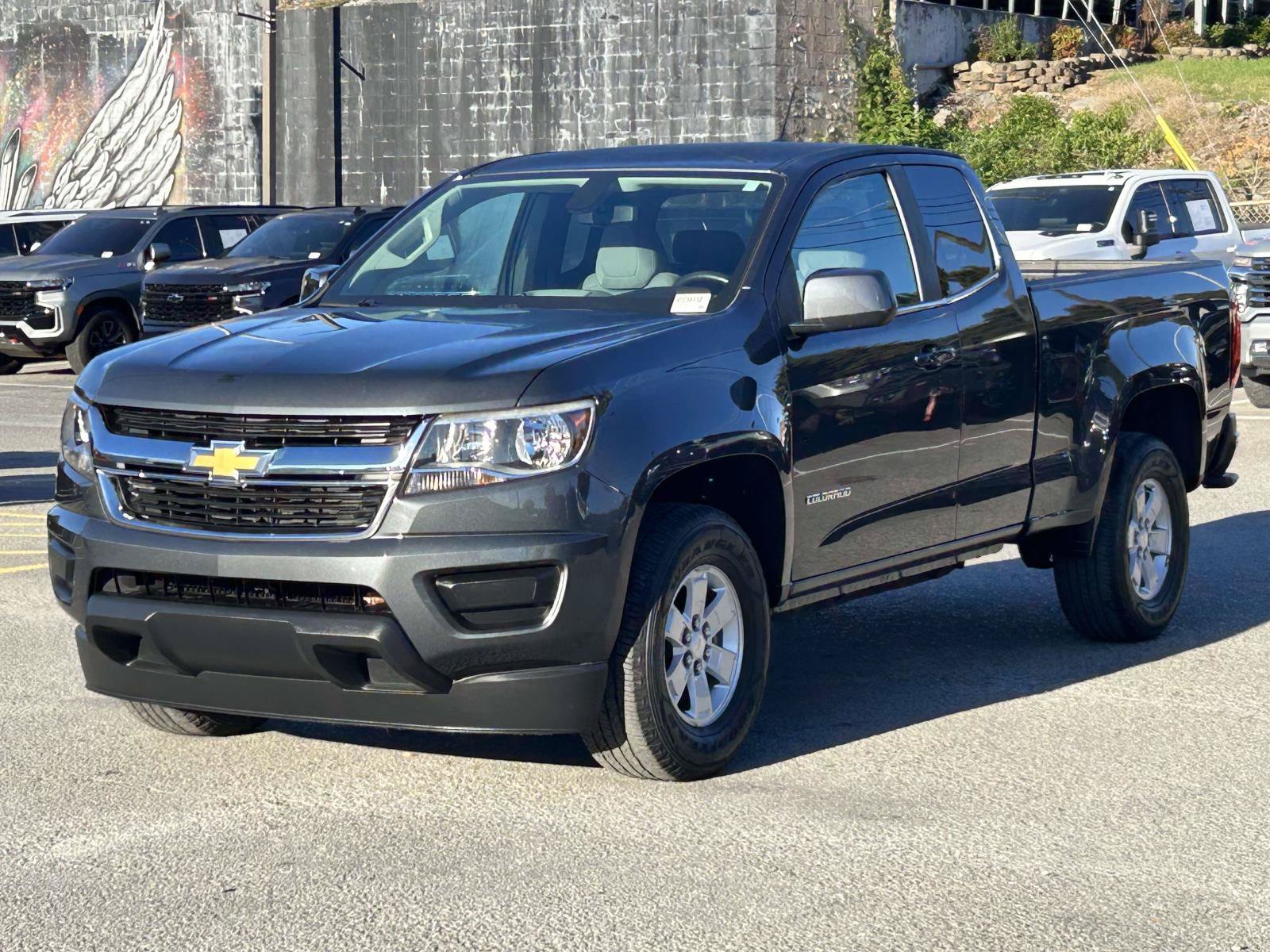 Used 2017 Chevrolet Colorado W/T w/ WT Convenience Package RWD image 3