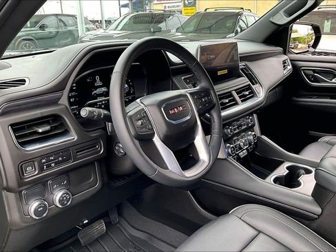 Used 2024 GMC Yukon SLT w/ SLT Luxury Package RWD image 16