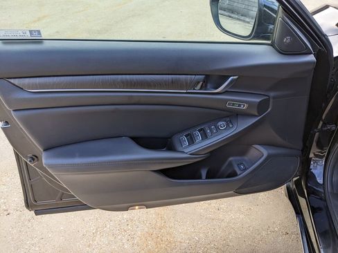 Used 2021 Honda Accord EX-L image 9