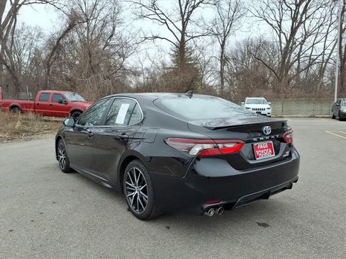Certified 2023 Toyota Camry SE image 6