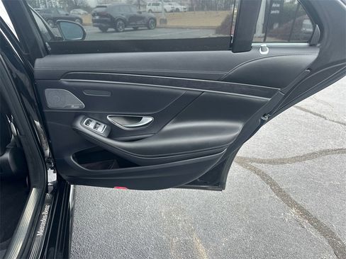 Used 2020 Mercedes-Benz S 560 Sedan image 18