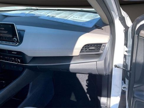 Certified 2025 Nissan Rogue SV image 14