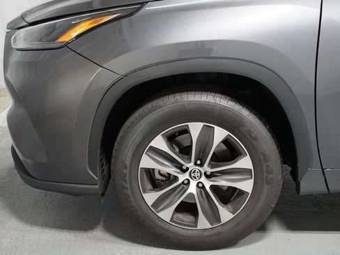 Used 2023 Toyota Highlander XLE FWD image 5
