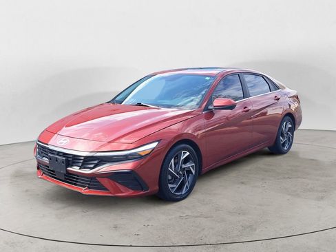 Used 2024 Hyundai Elantra Limited image 7