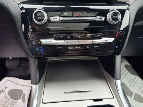 Used 2022 Ford Explorer Limited w/ Equipment Group 301A AWD/4WD image 23