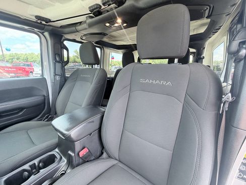 Used 2020 Jeep Wrangler Unlimited Sahara AWD/4WD image 24