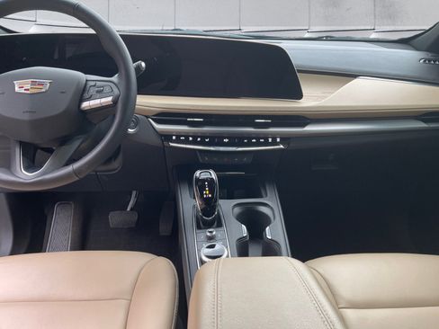 Used 2025 Cadillac XT4 Premium Luxury w/ Cold Weather Package AWD/4WD image 11