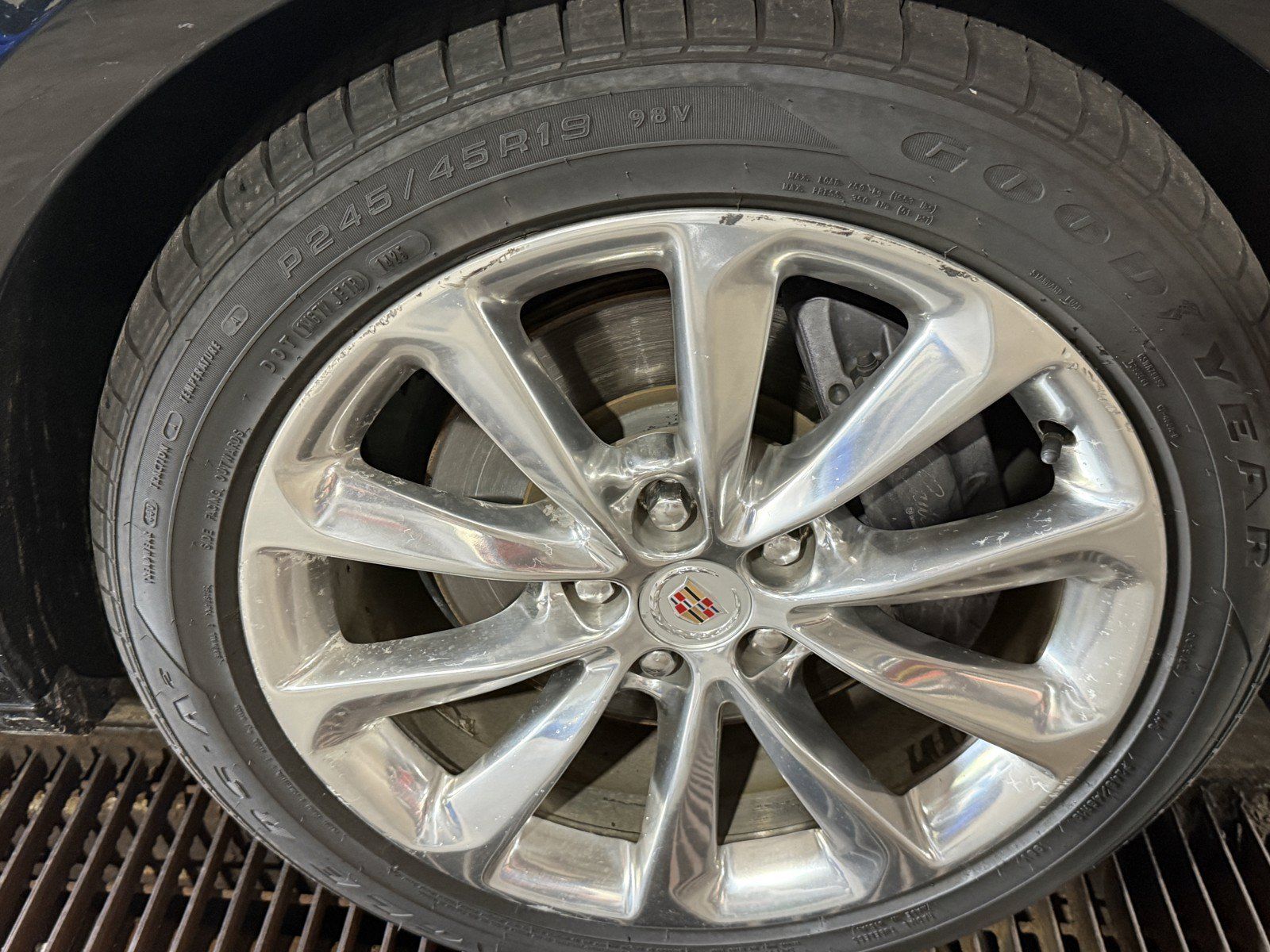Used 2014 Cadillac XTS Luxury w/ Driver Awareness Package FWD image 29
