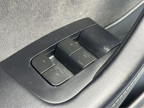 Used 2023 Tesla Model 3 Standard Range image 31