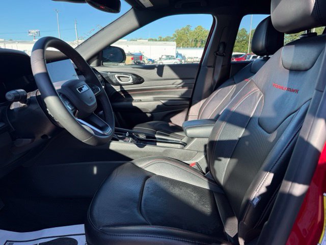 Used 2025 Jeep Compass Trailhawk w/ Trailhawk Elite Group AWD/4WD image 6