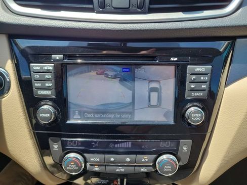 Used 2016 Nissan Rogue SV w/ SV Premium Package FWD image 29