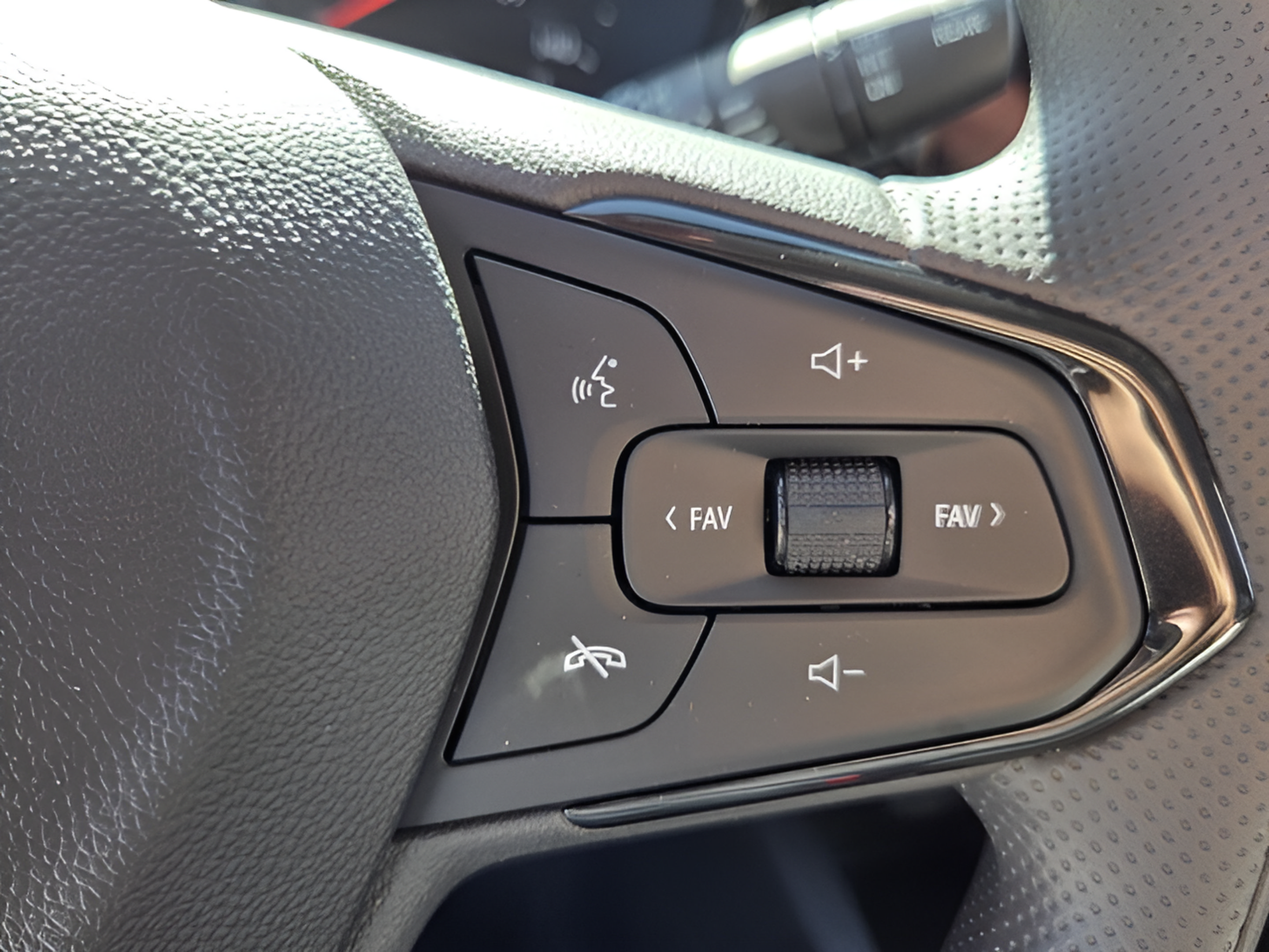 New 2026 Chevrolet Trax LS w/ LS Convenience Package FWD image 27