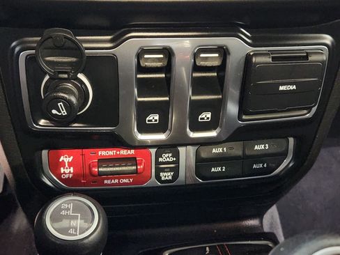 Used 2022 Jeep Wrangler Rubicon AWD/4WD image 39