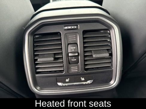 Used 2024 Porsche Macan image 18