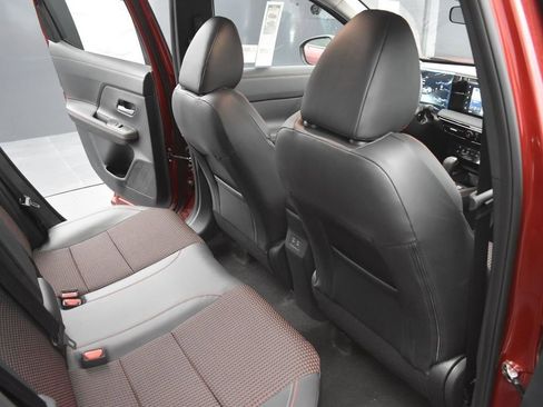 New 2025 Nissan Kicks SR image 18