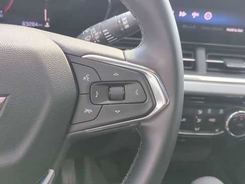 Used 2024 Chevrolet Trax LT w/ Sunroof Package FWD image 21