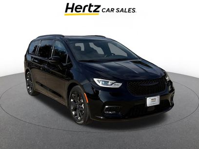 Used 2025 Chrysler Pacifica Limited
