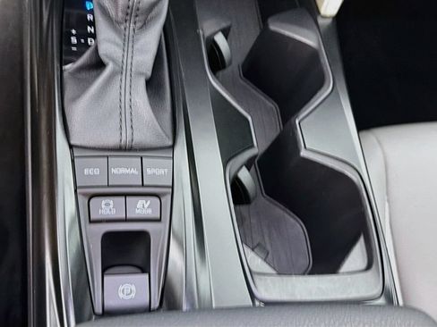 Used 2025 Toyota Camry SE FWD image 22