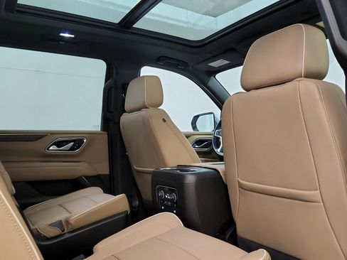 Used 2023 Chevrolet Suburban Premier AWD/4WD image 27