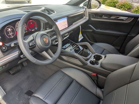 Used 2026 Porsche Cayenne Coupe AWD/4WD image 4