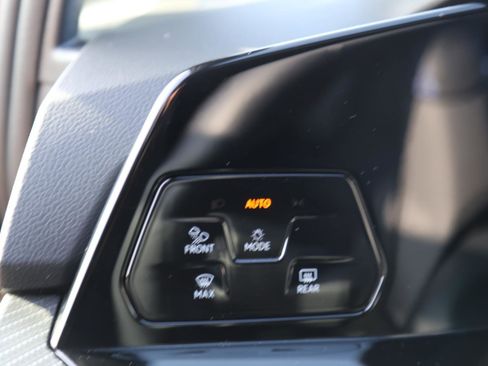 Used 2024 Volkswagen Golf R image 8