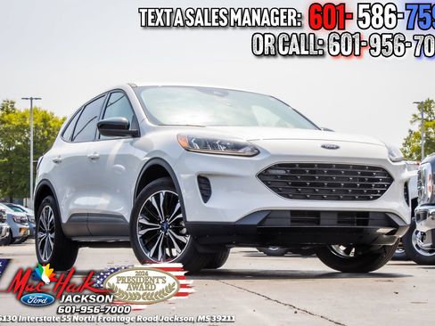 Certified 2022 Ford Escape SE w/ SE Sport Appearance Package AWD/4WD image 1