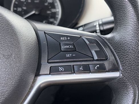 Used 2020 Nissan Versa SV FWD image 10