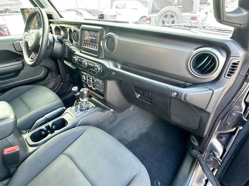 Used 2022 Jeep Gladiator Sport image 31