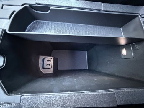 Used 2024 GMC Terrain SLT w/ Infotainment Package II image 33