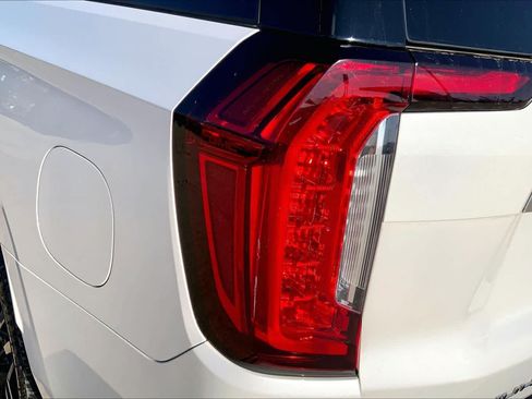 Used 2021 GMC Yukon SLT w/ Rear Media and Nav Package AWD/4WD image 27
