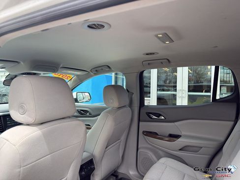 Used 2018 GMC Acadia SLE AWD/4WD image 13