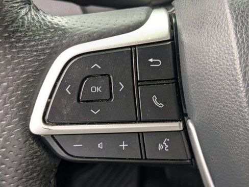 Used 2025 Toyota Sienna Platinum AWD/4WD image 25
