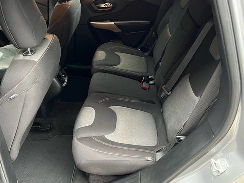 Used 2018 Jeep Cherokee Latitude image 16