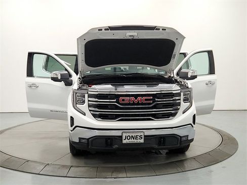 Used 2025 GMC Sierra 1500 SLT image 10