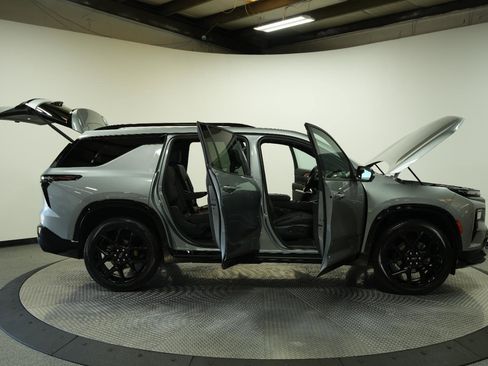 Used 2024 Chevrolet Traverse RS w/ LPO, Floor Liner Package AWD/4WD image 10