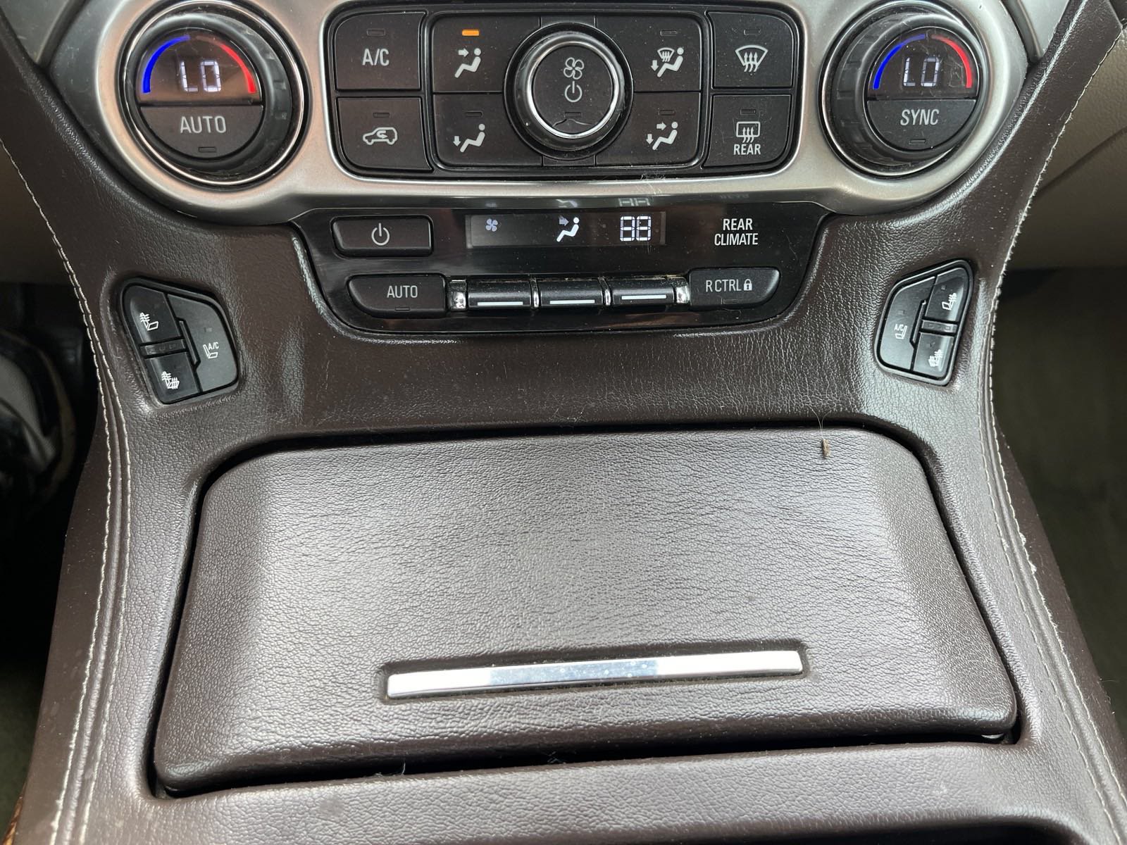 Used 2015 Chevrolet Tahoe LTZ RWD image 24