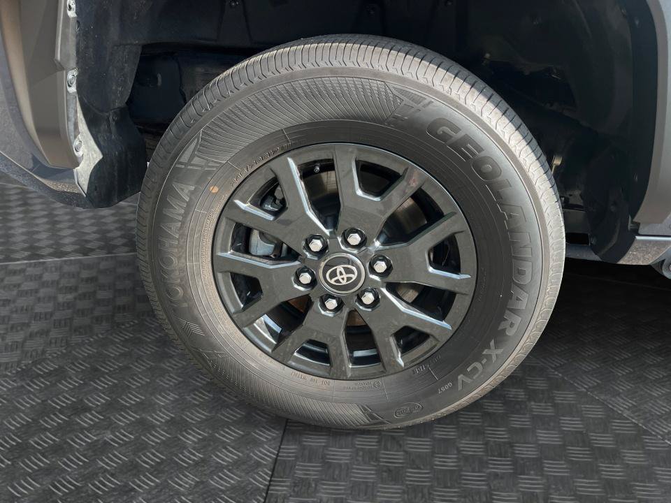 Used 2026 Toyota 4Runner SR5 RWD image 22