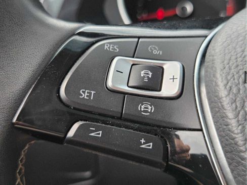 Used 2021 Volkswagen Tiguan SE FWD image 31