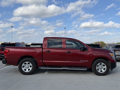 Used 2018 Nissan Titan S image 3