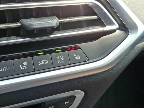 Used 2023 BMW X5 xDrive40i w/ Premium Package AWD/4WD image 29