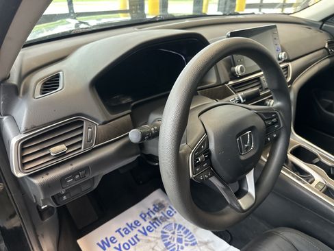 Used 2018 Honda Accord EX image 11