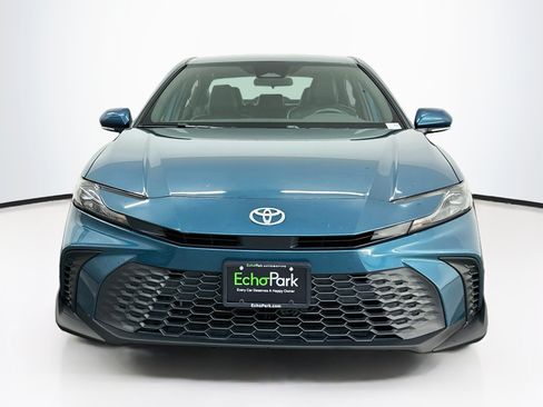 Used 2025 Toyota Camry SE FWD image 2