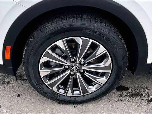 Used 2024 Buick Envision Preferred image 9