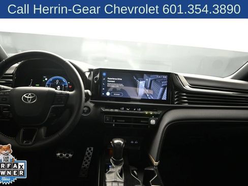 Used 2025 Toyota Camry SE w/ Multimedia Upgrade Package FWD image 19